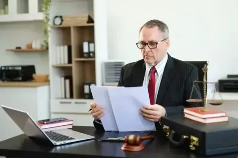 أفضل محامي إداري في جدة